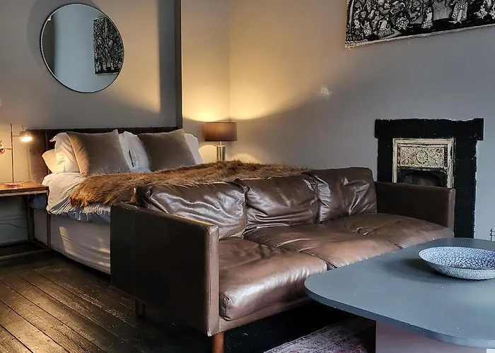 10 Large Elegant Studio - Prime Location - Comfortable - Private