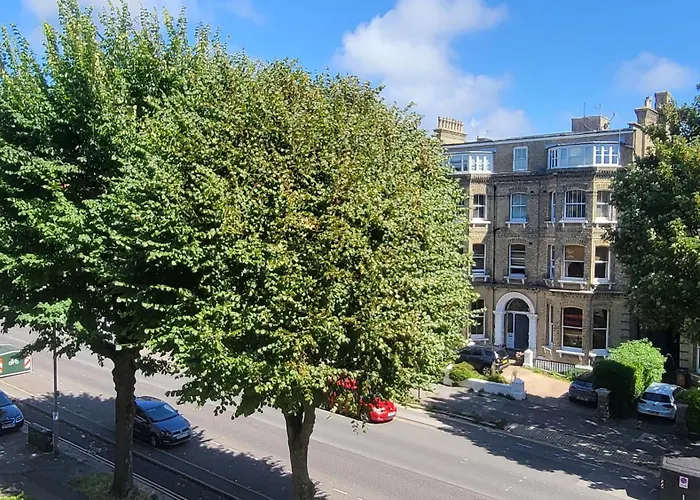 10 Large Elegant Studio - Prime Location - Comfortable - Private