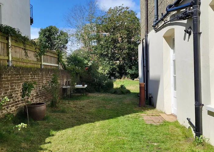 10 Large Elegant Studio - Prime Location - Comfortable - Private