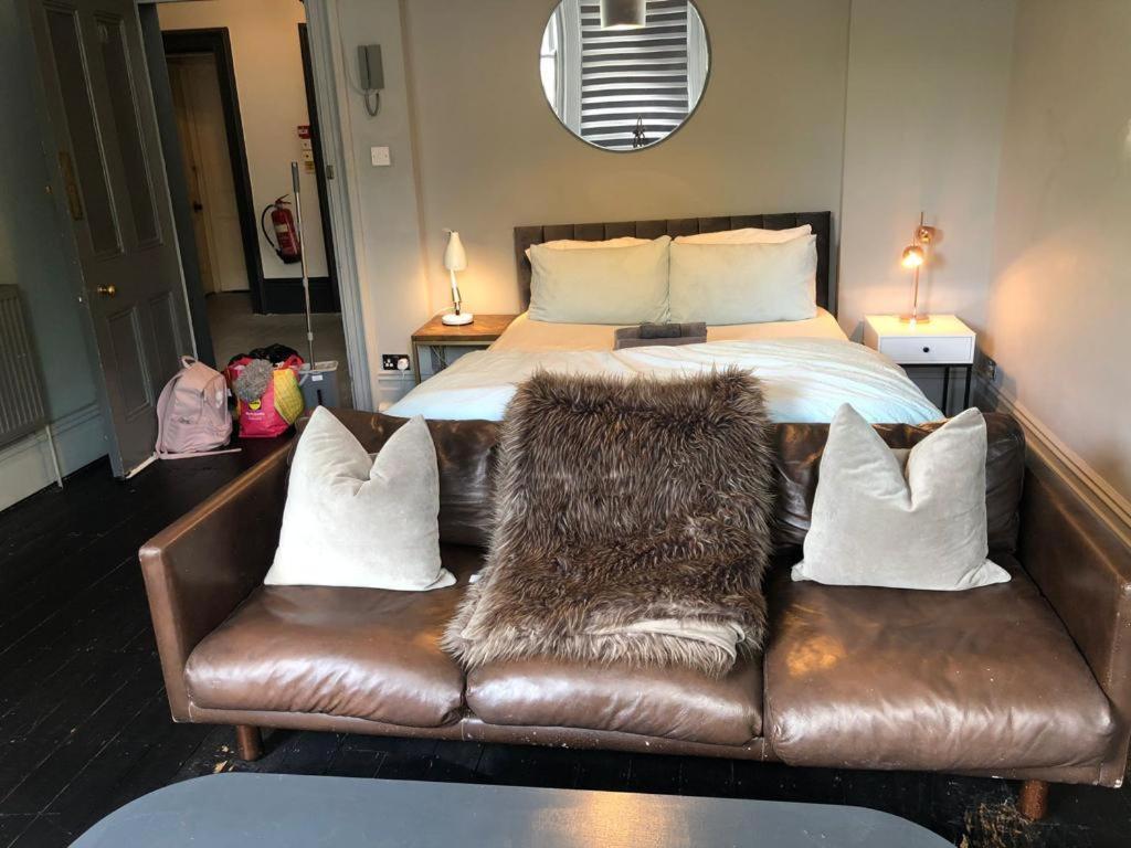 10 Large Elegant - Prime Location - Comfortable - Private Apartment *