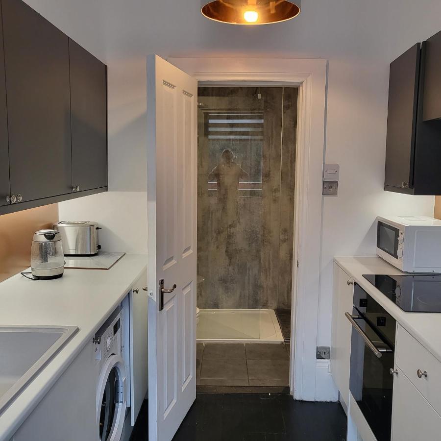 Apartment 10 Large Elegant - Prime Location - Comfortable - Private *