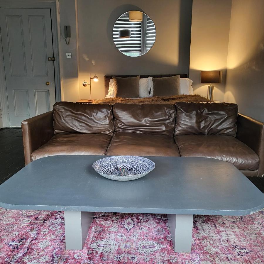 Apartment 10 Large Elegant - Prime Location - Comfortable - Private